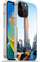 Geschikt voorApple Iphone 14 Pro - Softcase hoesje - Druk verkeer rondom de Flatiron Building - Siliconen Telefoonhoesje