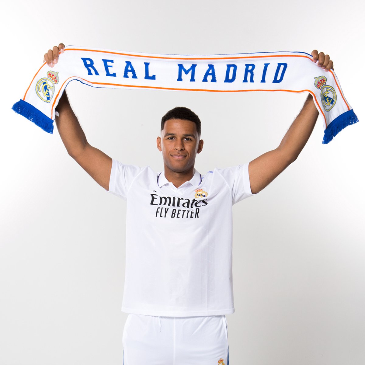 Écharpe De Football Ancienne Du Real Madrid Logo KELME Fierté