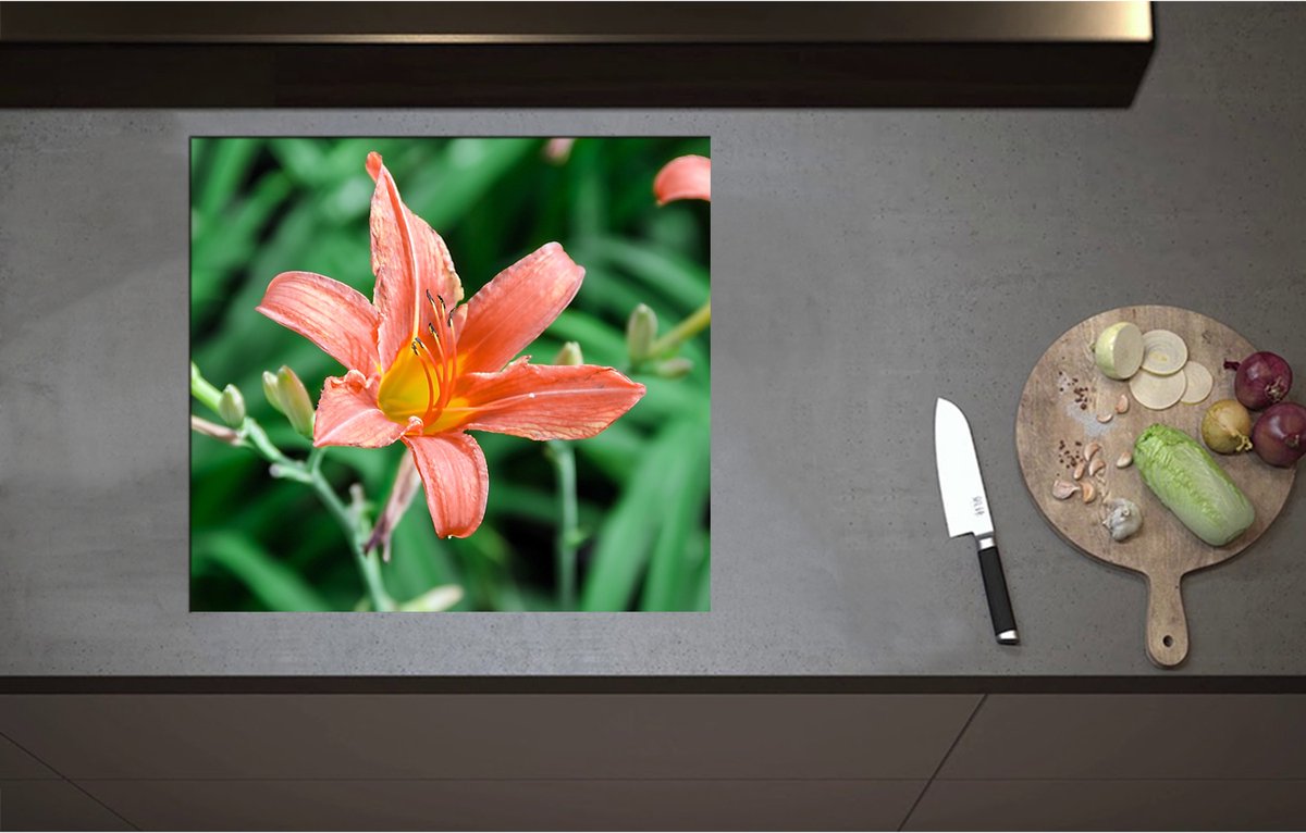Inductieplaat Beschermer - Bloemenveld van Oranje Lelies - 60x55 cm - 2 mm Dik - Inductie Beschermer - Bescherming Inductiekookplaat - Kookplaat Beschermer van Zwart Vinyl