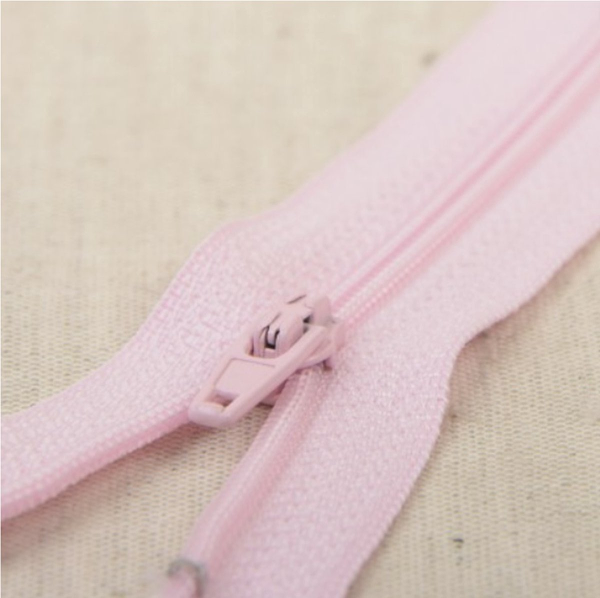 Fijne rits polyester baby roze 60cm - niet-deelbaar stevige rits