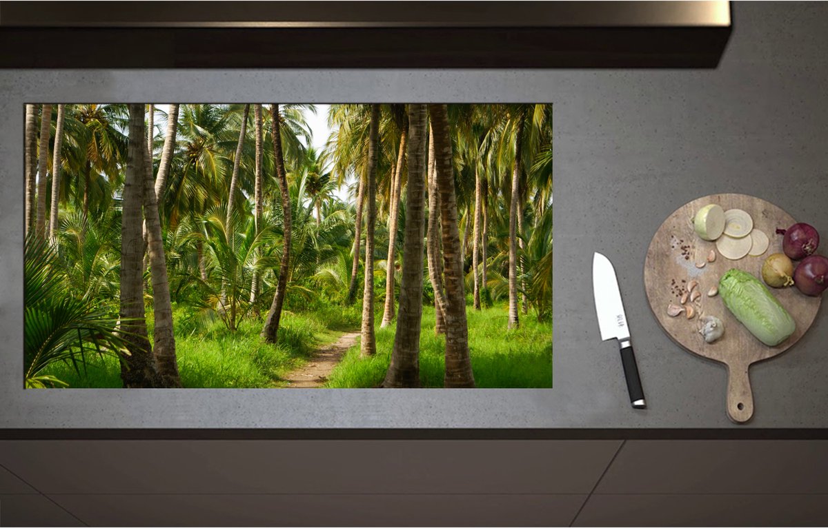 Inductieplaat Beschermer - Bospad in Bos van Hoge Palmbomen met Groen Gras - 95x52 cm - 2 mm Dik - Inductie Beschermer - Bescherming Inductiekookplaat - Kookplaat Beschermer van Zwart Vinyl