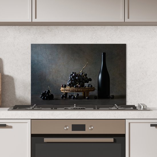 Spatscherm keuken 60x40 cm - Kookplaat achterwand Stilleven - Zwart - Fles - Druiven - Muurbeschermer - Spatwand fornuis - Hoogwaardig aluminium