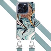 Hoesje met blauw koord - Geschikt voor iPhone 15 Pro - Azure gold swirl - Verstelbaar & verwisselbaar koord - TPU backcover - Blauw, Goud - Leuke Telefoonhoesjes