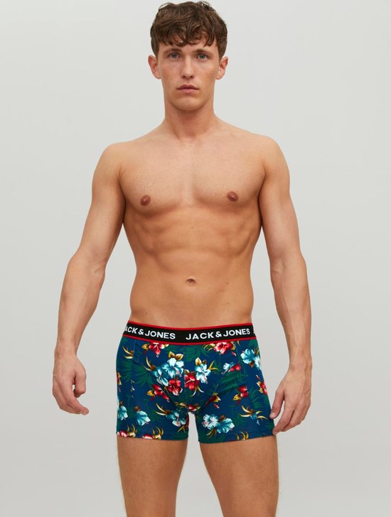 Donkerblauwe Jack & Jones boxershorts met tropische bloemenprint en rode merknaam op de band.