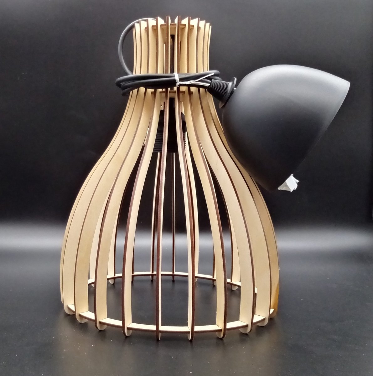 Lumiasfer Scandinavische Hanglamp - zwarte pendel en plafondplaat - diameter 24 cm x hoogte 32 cm - voor LED lamp tot 22W