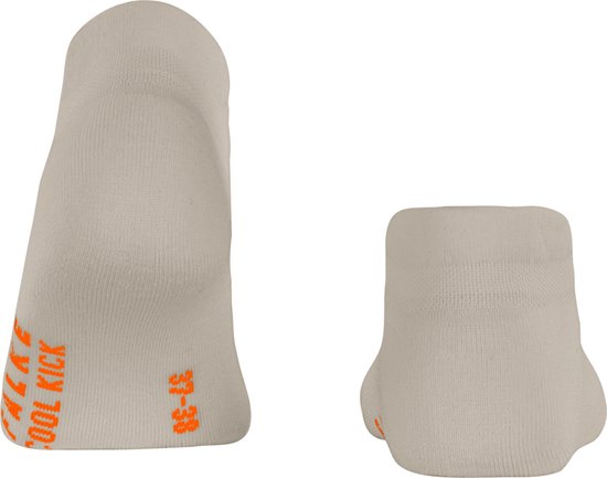 Beige Falke sokken met oranje 'FALKE COOL KICK' en maatindicatie.