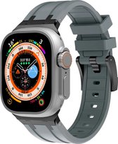 Strap-it luxe liquid siliconen bandje geschikt voor de Apple Watch 1/2/3/4/5/6/7/8/9/SE/Ultra (2) in de maat 42 mm 44 mm 45 mm 49 mm - luxe rubberen iWatch sport bandje met RVS aansluiting (donkergrijs met zwart)