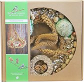 Boon voederplatform met pindanet, mezenbol en vetring. - afmeting - 29,0 x 29,9 x 7,0 cm - gewicht - 0,93kg