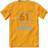 61 Jaar Feest T-Shirt | Goud - Zilver | Grappig Verjaardag Cadeau Shirt | Dames - Heren - Unisex | Tshirt Kleding Kado | - Geel - XXL