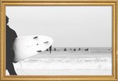 JUNIQE - Poster met houten lijst Catch a Wave II -30x45 /Wit & Zwart