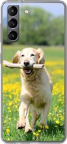 Convient pour coque Samsung Galaxy S21 - Golden Retriever avec une branche dans la bouche parmi les fleurs jaunes - Coque de téléphone en Siliconen