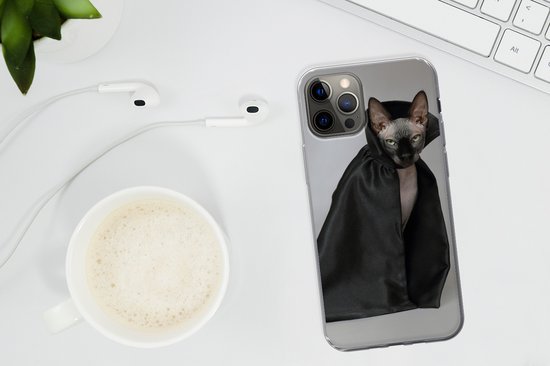 Telefoonhoesje Geschikt voor iPhone 12 Pro Max hoesje - Kat - Cape - Zwart - Siliconen Telefoonhoesje Telefoonhoesje