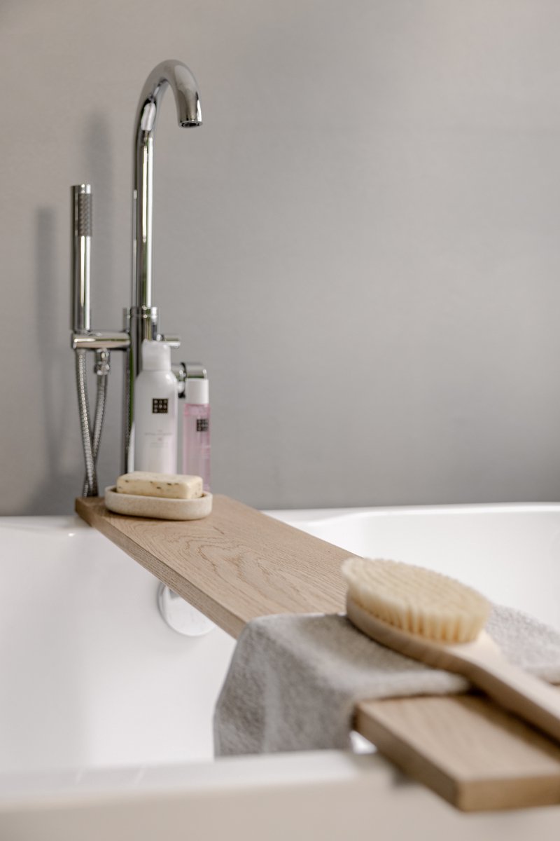 Badplank voor in bad 90 cm - Naturel look - Badplank eiken - Sterk en massief eikenhout - Badrek hout - Natuurlijke uitstraling