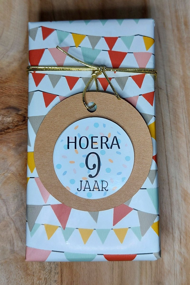 Traktatiestickers Hoera 9 Jaar - Stickervel - Cadeausticker - Wensetiket - Rond 40 mm - Sluitsticker - 20 stuks - Wit Pastel Groen Geel Roze Groen Blauw Paars Confetti - Sticker 9e Verjaardag - Kinder Traktatie - Basisschool Kinderfeestje Feest — afbeelding 2