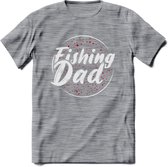 Fishing Dad - Vissen T-Shirt | Rood | Grappig Verjaardag Vis Hobby Cadeau Shirt | Dames - Heren - Unisex | Tshirt Hengelsport Kleding Kado - Donker Grijs - Gemaleerd - XXL