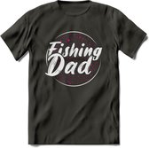 Fishing Dad - Vissen T-Shirt | Roze | Grappig Verjaardag Vis Hobby Cadeau Shirt | Dames - Heren - Unisex | Tshirt Hengelsport Kleding Kado - Donker Grijs - XXL