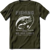 Fishing Has No Age Limit - Vissen T-Shirt | Grijs | Grappig Verjaardag Vis Hobby Cadeau Shirt | Dames - Heren - Unisex | Tshirt Hengelsport Kleding Kado - Leger Groen - XXL