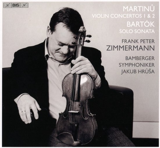 Frank Peter Zimmermann met viool. Zittend, zwarte jas, licht hemd. Tekst: "MARTINU VIOLIN CONCERTOS I & 2 BARTÓK SOLO SONATA FRANK PETER ZIMMERMANN BAMBERGER SYMPHONIKER JAKUB HRUŠA".