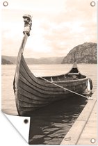 Tuindecoratie Viking boot in een meer - 40x60 cm - Tuinposter - Tuindoek - Buitenposter