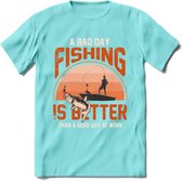 A Bad Day Fishing - Vissen T-Shirt | Oranje | Grappig Verjaardag Vis Hobby Cadeau Shirt | Dames - Heren - Unisex | Tshirt Hengelsport Kleding Kado - Licht Blauw - M