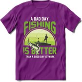 A Bad Day Fishing - Vissen T-Shirt | Groen | Grappig Verjaardag Vis Hobby Cadeau Shirt | Dames - Heren - Unisex | Tshirt Hengelsport Kleding Kado - Paars - M