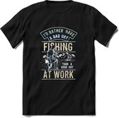 A bad Day Fishing - Vissen T-Shirt | Beige | Grappig Verjaardag Vis Hobby Cadeau Shirt | Dames - Heren - Unisex | Tshirt Hengelsport Kleding Kado - Zwart - L