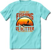 A Bad Day Fishing - Vissen T-Shirt | Grappig Verjaardag Vis Hobby Cadeau Shirt | Dames - Heren - Unisex | Tshirt Hengelsport Kleding Kado - Licht Blauw - L