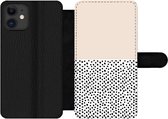 Bookcase Geschikt voor iPhone 12 Pro Max telefoonhoesje - Stippen - Wit - Zwart - Met vakjes - Wallet case met magneetsluiting