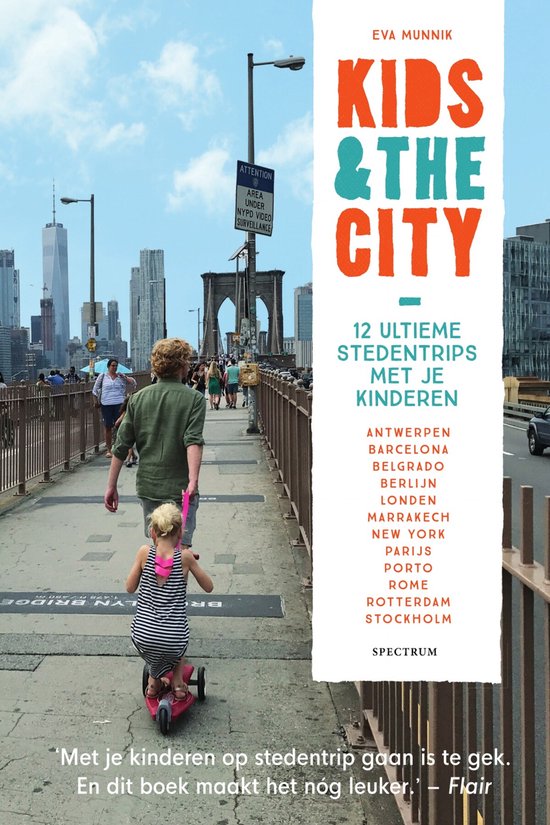 Boek 'Kids & the City' met een vader en dochter op een step op de Brooklyn Bridge. Stedenlijst op de cover.