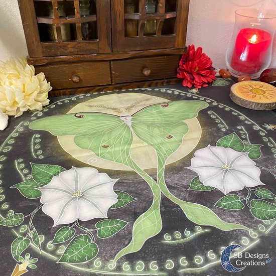 Waarzegster En Tarot - Slinger Op Het Altaar Stock Foto - Afbeelding