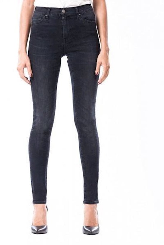 Zwarte vintage skinny jeans met hoge taille gedragen door een model.