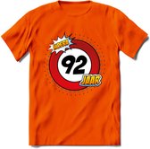 92 Jaar Hoera Verkeersbord T-Shirt | Grappig Verjaardag Cadeau | Dames - Heren | - Oranje - S