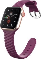 Compatible apple watch bandje - By Qubix - Siliconen 'Twist' bandje - Wijnrood - Geschikt voor Apple Watch 42mm / 44mm / 45mm - Apple watch series 3/4/5/6/7