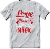 Love Is The Closest Thing To Magic - Valentijn T-Shirt | Grappig Valentijnsdag Cadeautje voor Hem en Haar | Dames - Heren - Unisex | Kleding Cadeau | - Licht Grijs - Gemaleerd - XX