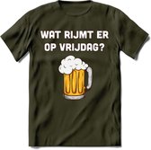 Wat Rijmt Er Op Vrijdag? T-Shirt | Bier Kleding | Feest | Drank | Grappig Verjaardag Cadeau | - Leger Groen - S