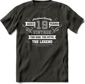 19 Jaar Legend T-Shirt | Zilver - Wit | Grappig Verjaardag en Feest Cadeau | Dames - Heren - Unisex | Kleding Kado | - Donker Grijs - 3XL