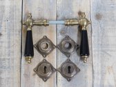 Klassieke set deurbeslag - Art Nouveau - messing gepatineerd met zwart porseleinen handvat