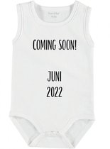 Baby Rompertje met tekst 'Coming soon Juni 2022 ' | mouwloos l | wit zwart | maat 62/68 | cadeau | Kraamcadeau | Kraamkado