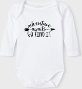 Baby Rompertje met tekst 'Adventure awaits, go find it' | lange mouw l | wit zwart | maat 50/56 | cadeau | Kraamcadeau | Kraamkado