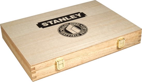 Een gesloten houten kist met het "STANLEY" logo en een rond "Quality Steel Sheffield England" embleem.