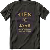 10 Jaar Legendarisch Gerijpt T-Shirt | Paars - Ivoor | Grappig Verjaardag en Feest Cadeau Shirt | Dames - Heren - Unisex | Tshirt Kleding Kado | - Donker Grijs - M