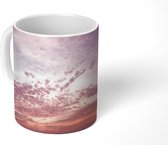 Mok - Verkleurde roze wolken tijdens zonsopgang - 350 ML - Beker - Uitdeelcadeautjes