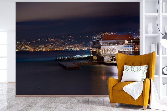 Behang - Fotobehang Verlichting langs de kust van Beiroet in Libanon - Breedte 350 cm x hoogte 260 cm - Nr1Wallpaper