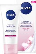 Bol.com NIVEA Essentials Hydraterende Dagcreme SPF15 - 50 ml aanbieding