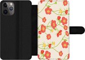 Bookcase Geschikt voor iPhone 11 Pro Max telefoonhoesje - Bloem - Veldbloemen - Patronen - Met vakjes - Wallet case met magneetsluiting