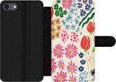 Bookcase Geschikt voor iPhone 8 telefoonhoesje - Bloemen - Design - Tulp - Met vakjes - Wallet case met magneetsluiting
