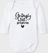 Baby Rompertje met tekst 'Grumpy but gorgeous' | Lange mouw l | wit zwart | maat 62/68 | cadeau | Kraamcadeau | Kraamkado
