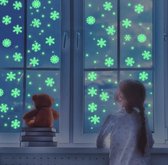 Akyol - glow in the dark voor in je kamer– glow in the dark sterren-glow in the dark stickers -muur stickers – slaapkamer plafond - 3D stars- Set 50 stuks - kerst accessoires -knutselen kerst- kerstversiering– kerst -feestdagen -kerst tafel dec