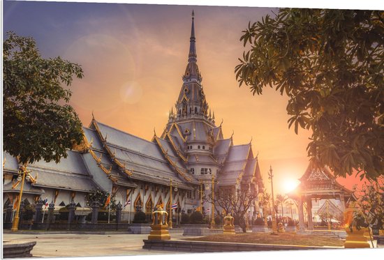 PVC Schuimplaat - Mooi Kasteel met Zonsondergang in Thailand - 120x80 cm Foto op PVC Schuimplaat (Met Ophangsysteem)