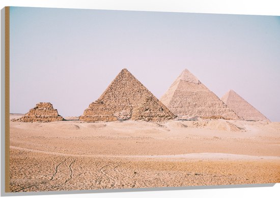 Hout - Piramides van Gizeh in de Woestijn - 120x80 cm - 9 mm dik - Foto op Hout (Met Ophangsysteem)